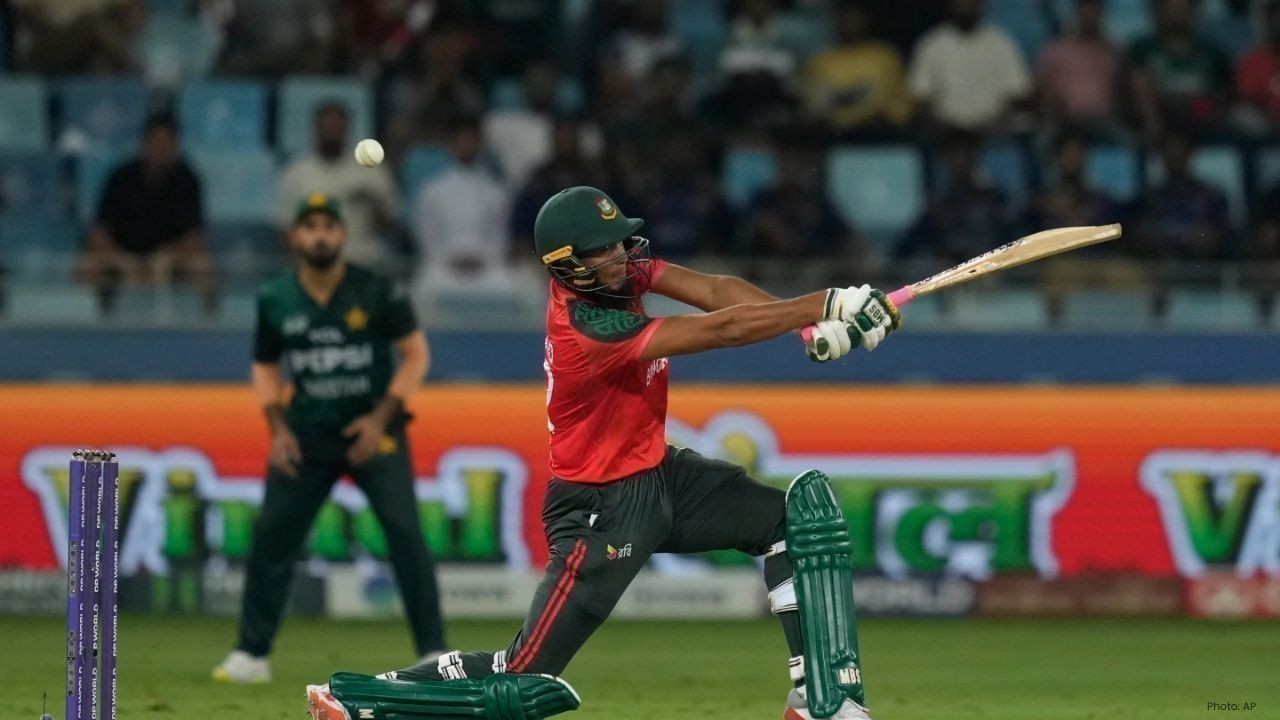 Pakistan's Taskin Ahmed Celebrates Dismissing Mohammad Nawaz