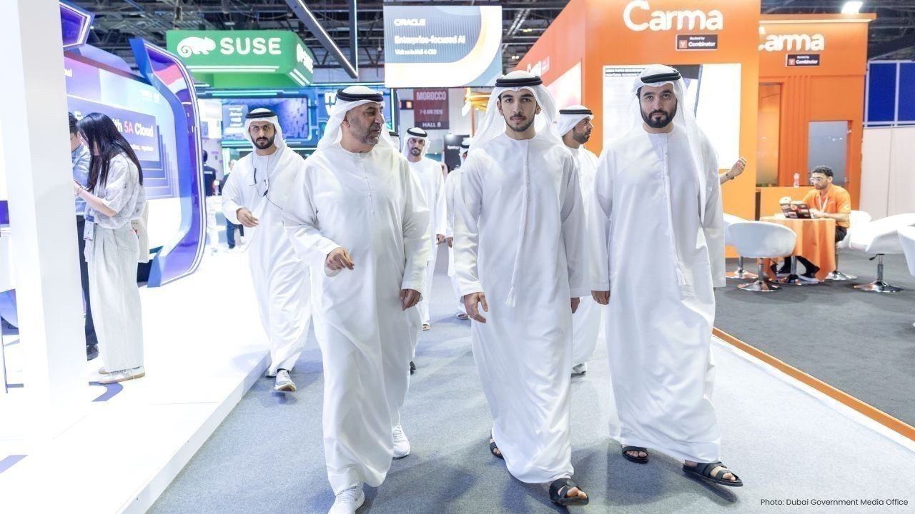 Sheikh Mohammed Visits GITEX 2025, Showcases Dubai’s AI Vision