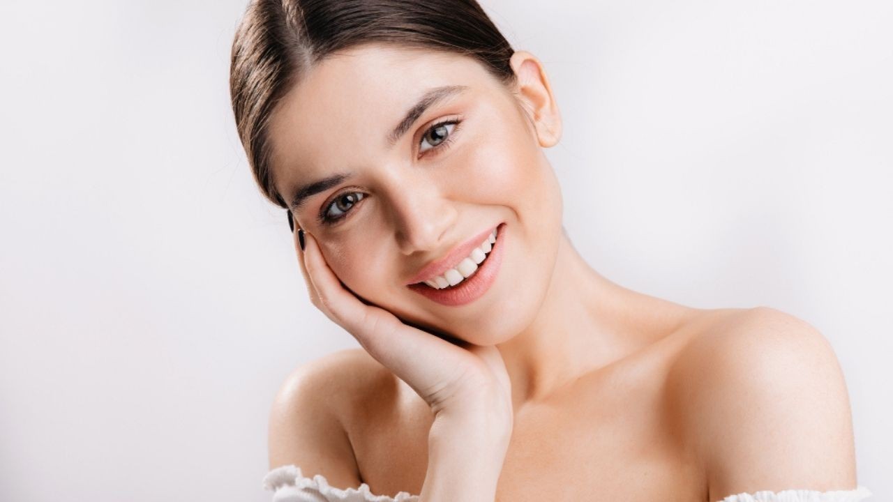 Pre-Christmas Glow-Up: 5 Easy Skincare Tips for Radiant Skin