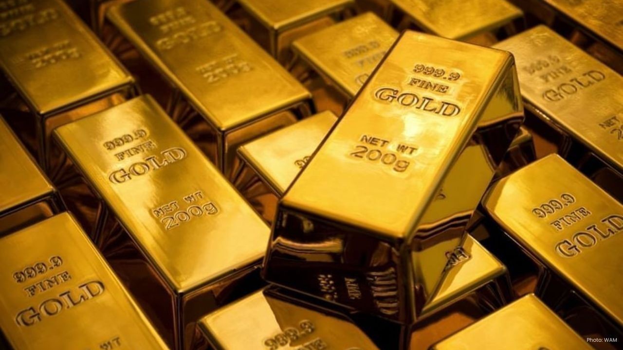 Gold Dips as Dollar Gains After Strong Previous Session