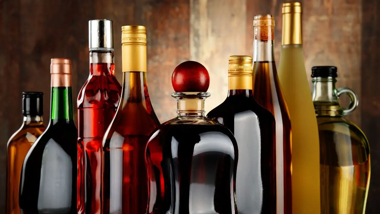 Sohar Authorities Confiscate Alcohol and Tobacco Supplies