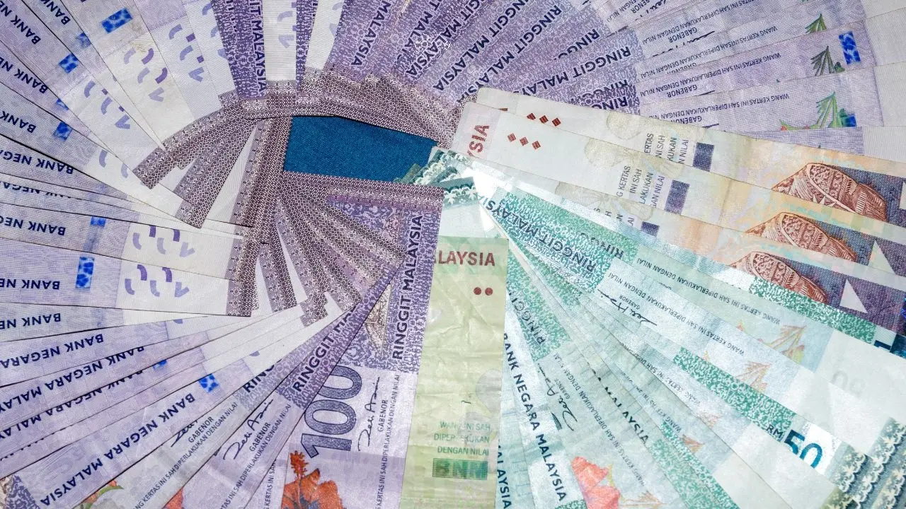 Ringgit Holds Steady Amid Dollar Surge