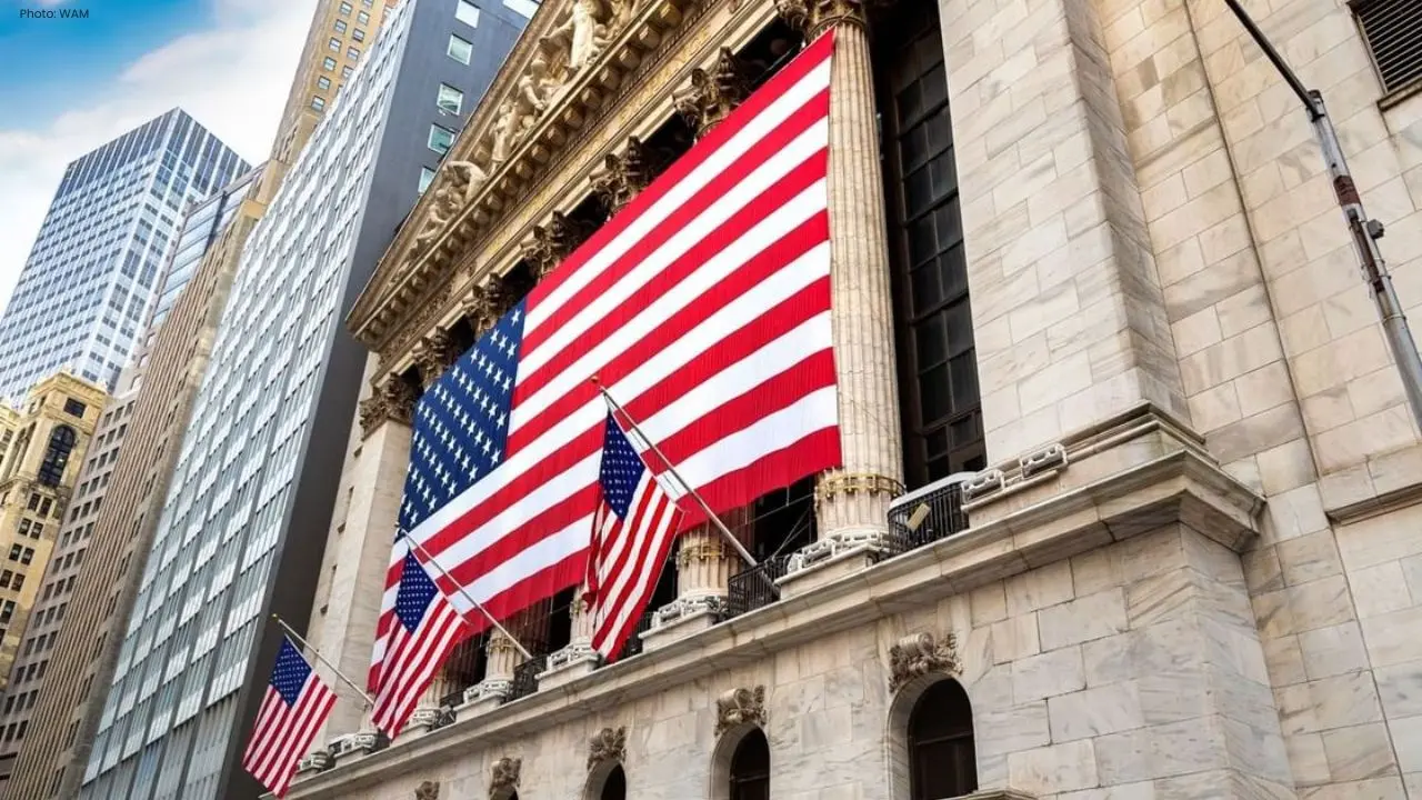 US Stocks Slip as AI Concerns Weigh on Software Shares