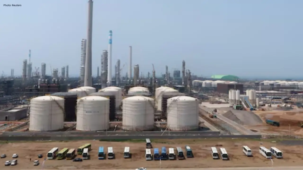 US Sanctions Slash $1.4B from Chinese Oil Giants' Wealth