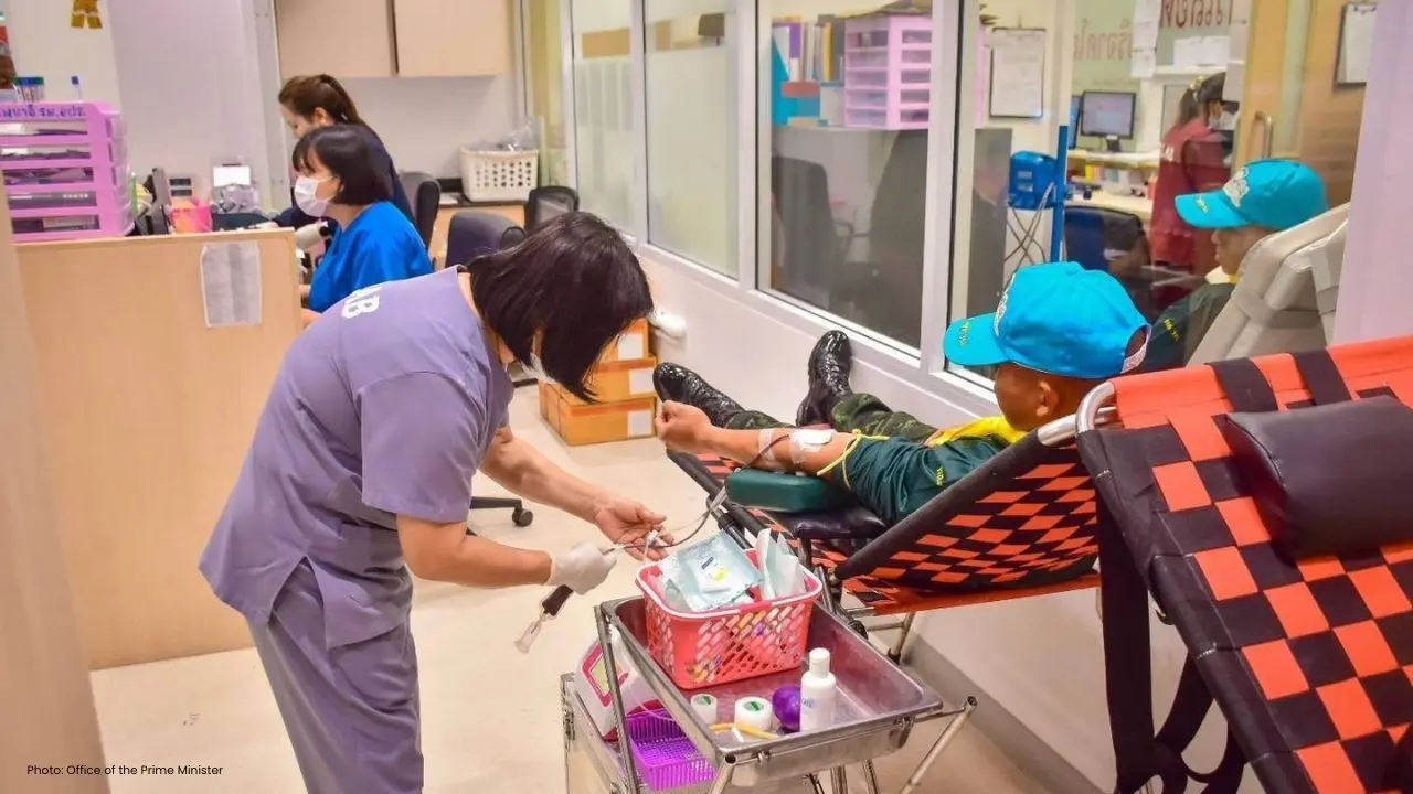 Thai Soldiers Step Up to Donate Blood for Patient in Need