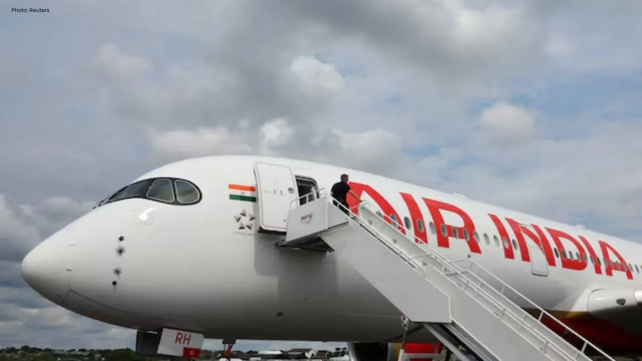 Singapore Airlines Faces Profit Decline Due to Air India Losses