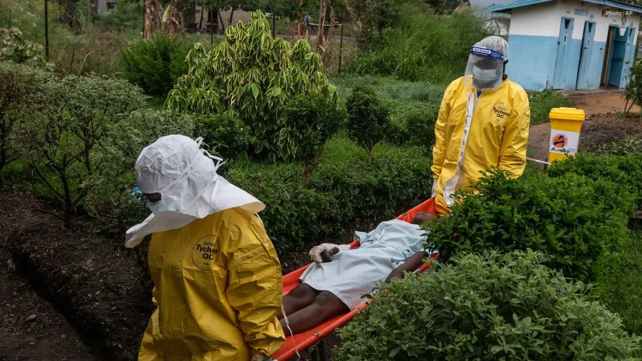 U.S. Extends Travel Restrictions for Green Card Holders Amid Ebola Crisis