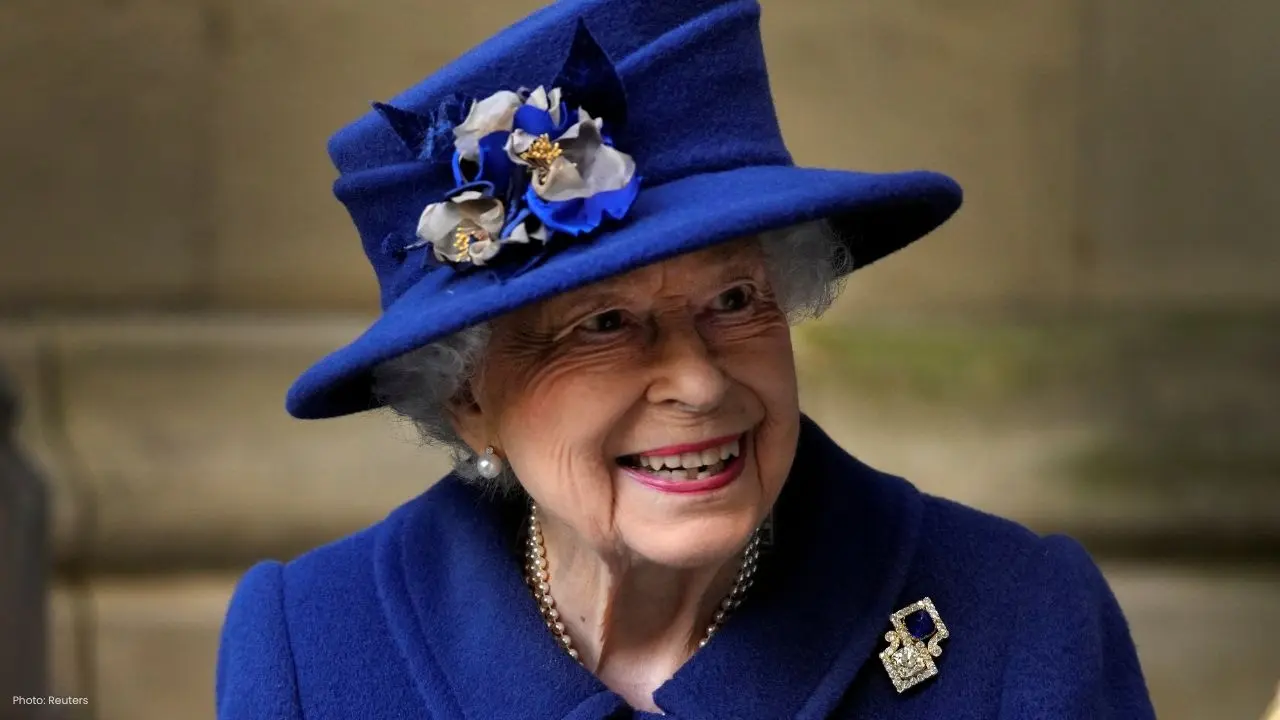 Queen Elizabeth’s Lotus Gown From India Displayed in London