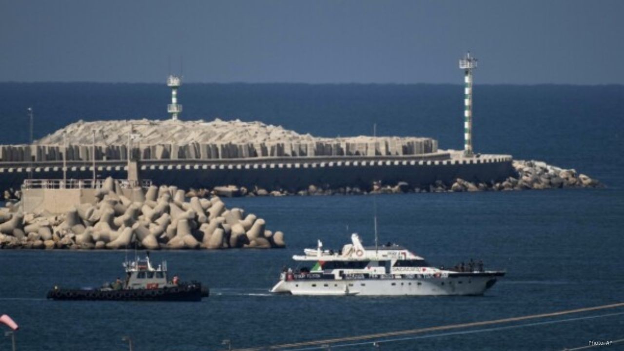 Israel Seizes Gaza-Bound Flotilla, Hundreds of Activists Detained