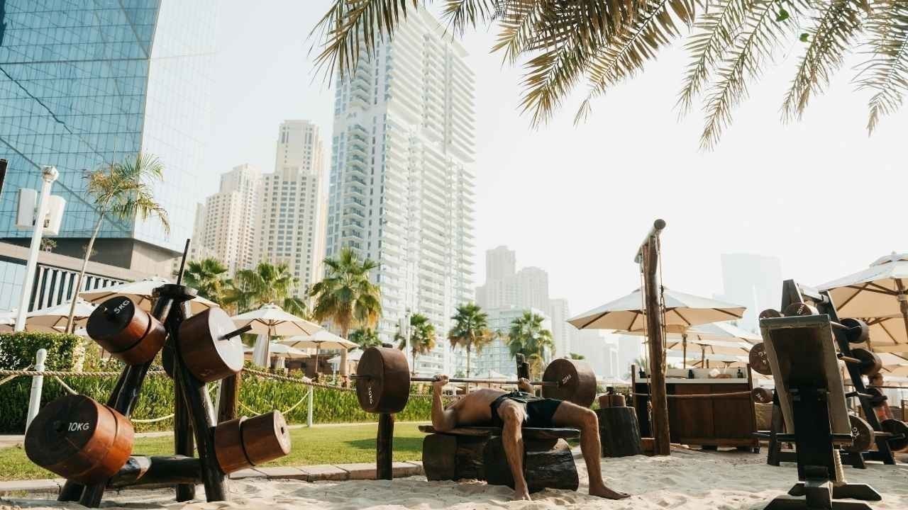 Beyond the Gym Dubai’s Outdoor Fitness Revolution on Beaches & Skylines
