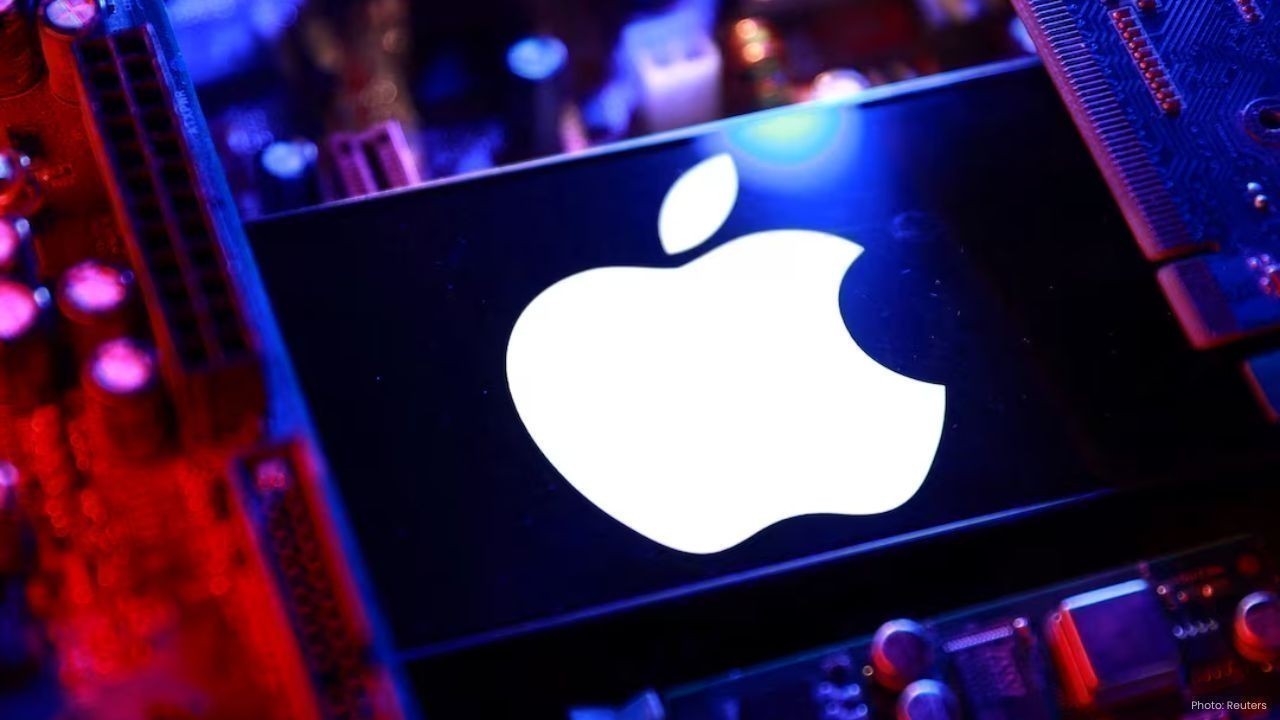 Apple Beats Forecasts with iPhone 17 Demand Surge
