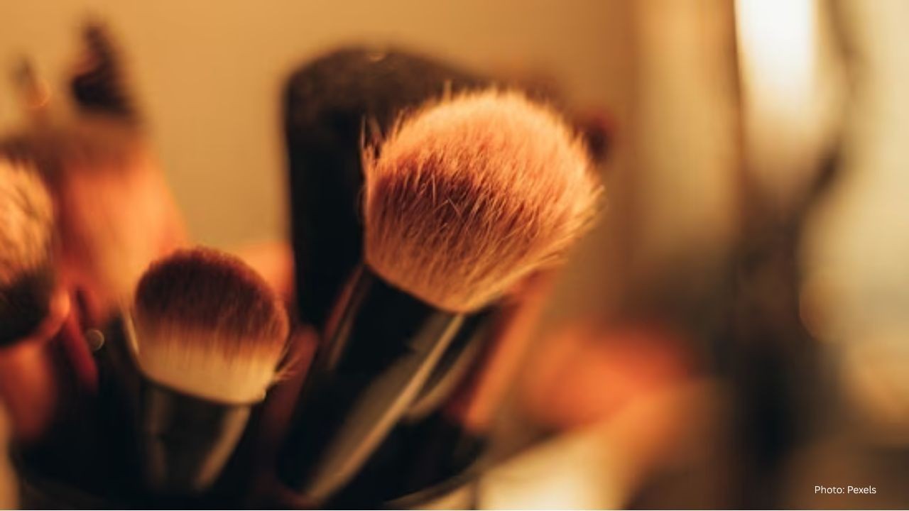 Brush Like a Pro: 8 Top-Rated Makeup Brushes Loved by Beauty Enthusiasts
