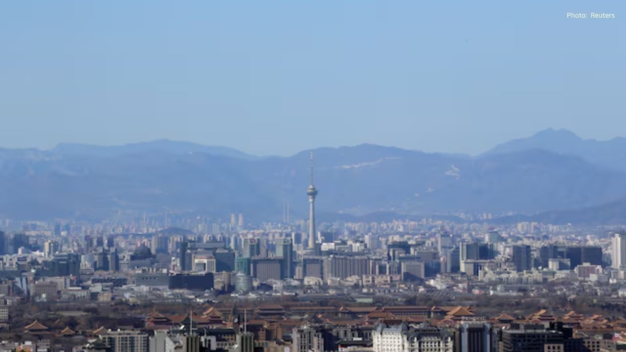 China's Bank Loans in November Disappoint Amid Ongoing Property Challenges