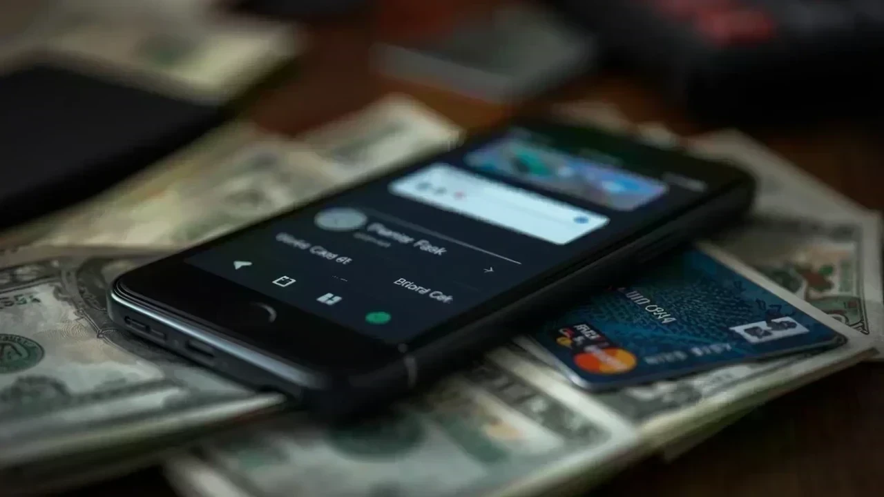 Cash vs Digital Payments in UAE: What People Actually Use More