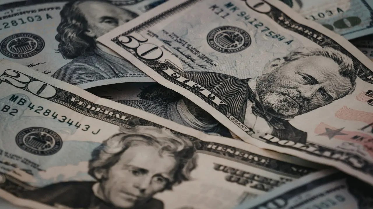 US Dollar Steady as Global Markets React to Tensions