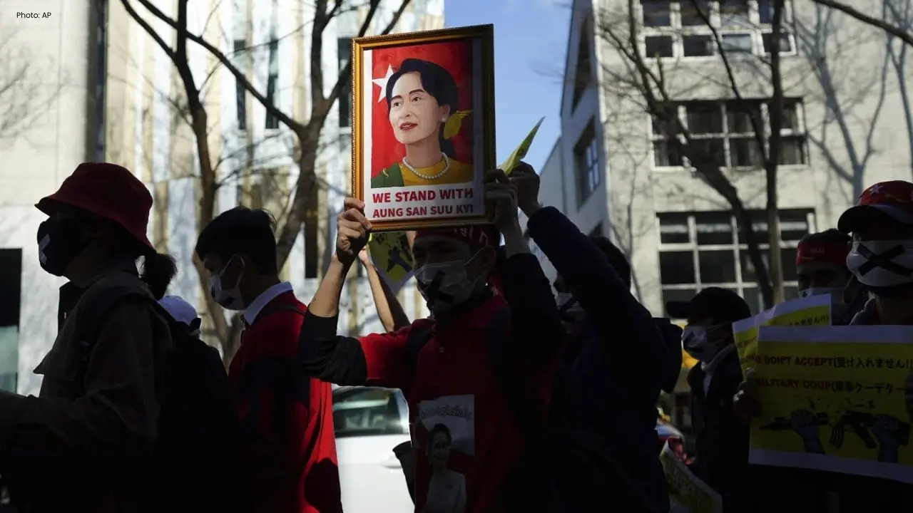 Suu Kyi's Sentence Reduced, Ex-President Released in Myanmar