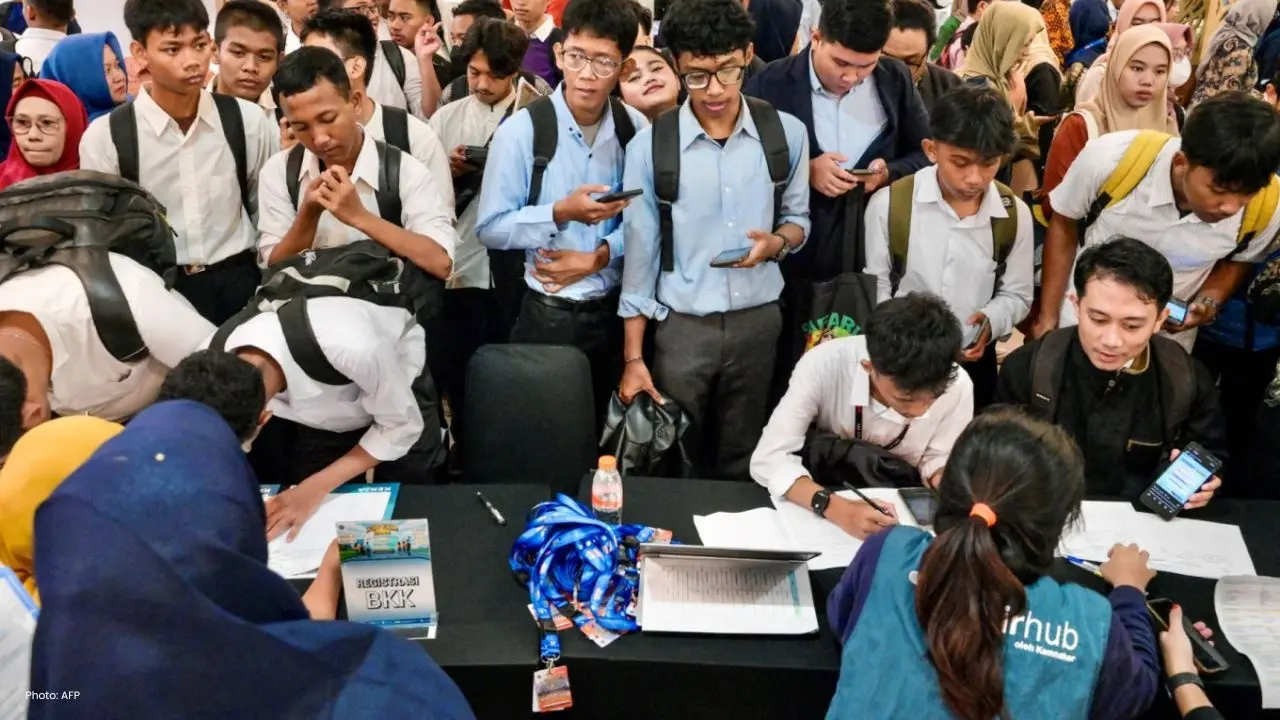 Surge in Informal Work as Indonesia's Job Market Expands