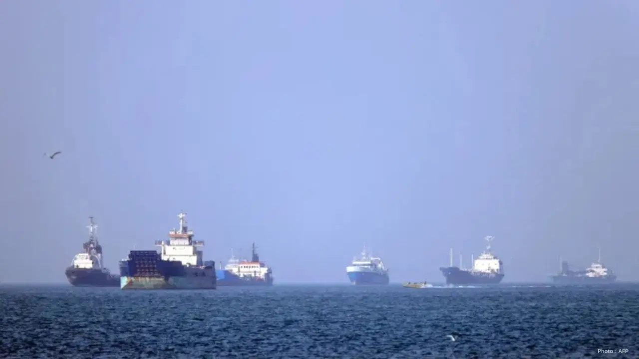 Seafarers Adrift as US and Iran Explore Peace Negotiations