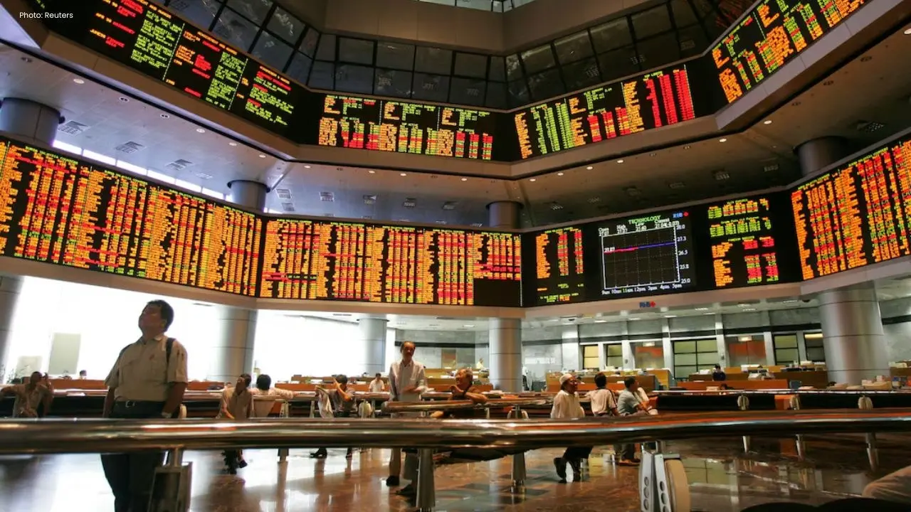 Bursa Malaysia Dips as Global Market Anxiety Grows