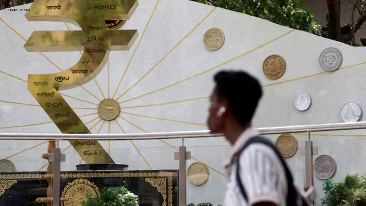 RBI Contemplates Rate Increase as Rupee Declines