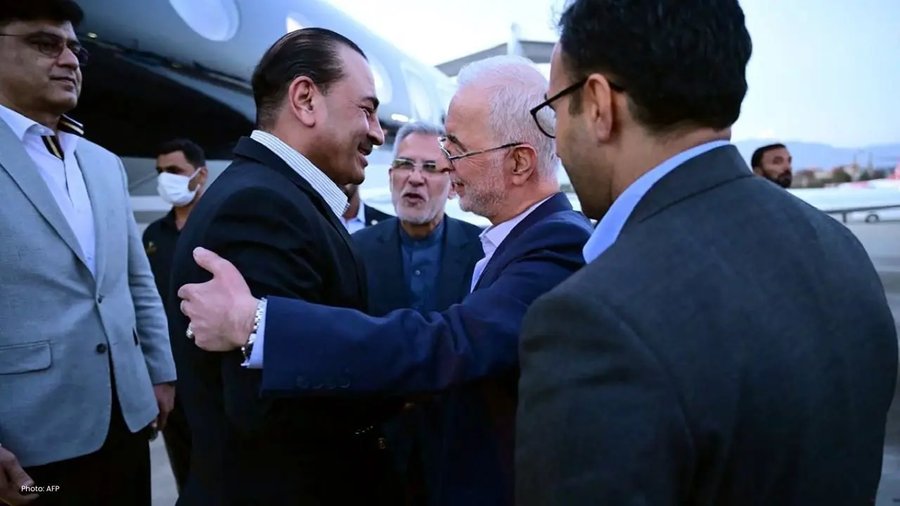 Pakistan's Army Leader Arrives in Tehran for Discussions